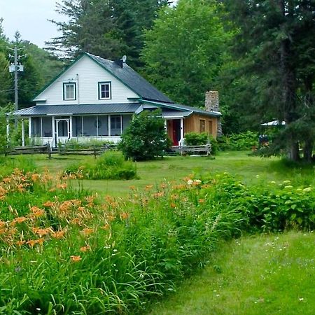 Chalets Nabu La Sacacomie - Riviere - Billard Saint-Alexis-des-Monts Exterior photo