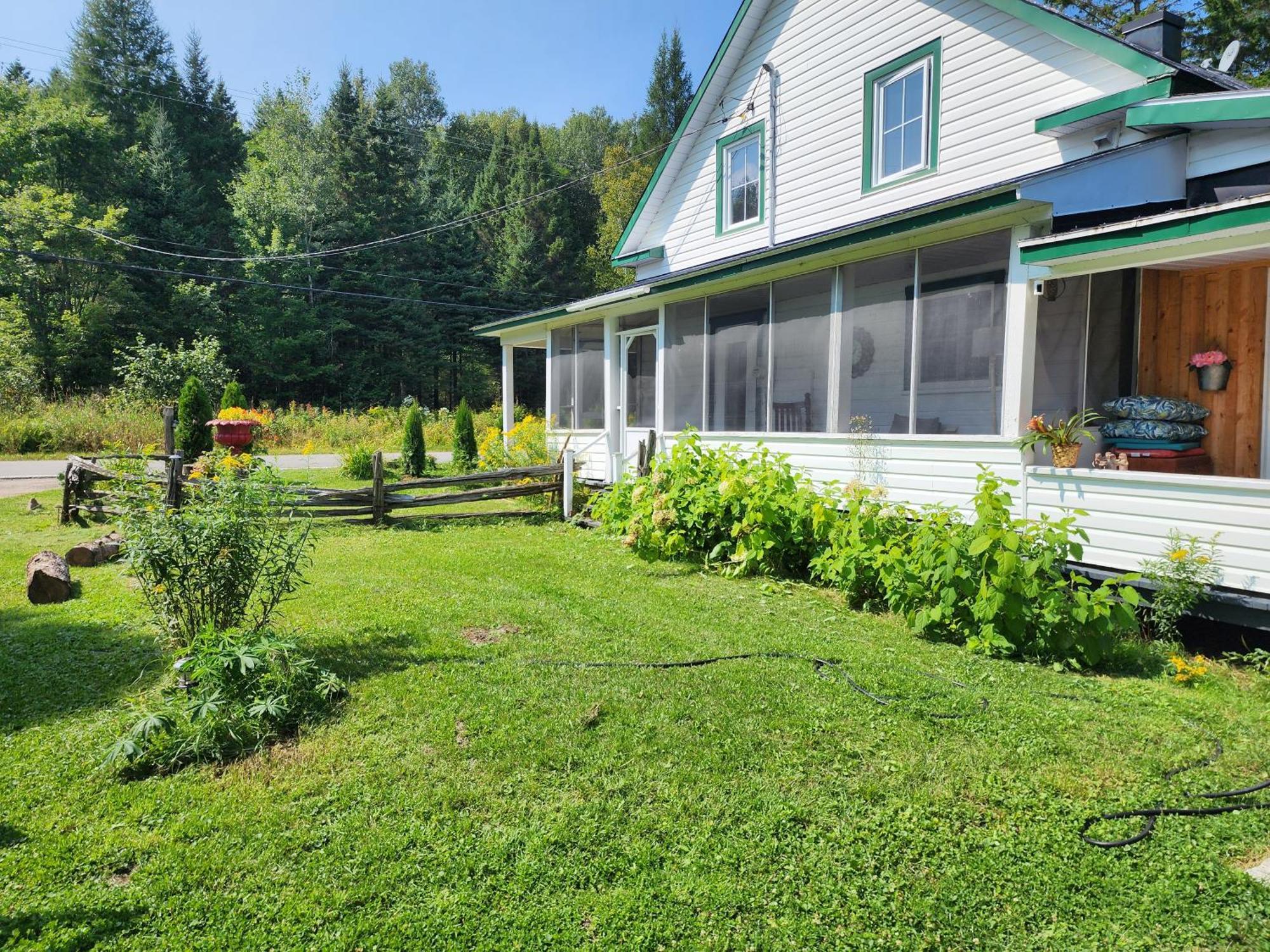 Chalets Nabu La Sacacomie - Riviere - Billard Saint-Alexis-des-Monts Exterior photo